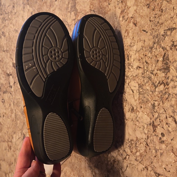 Propet boots - Picture 5 of 6